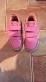 Adidas vel. 28