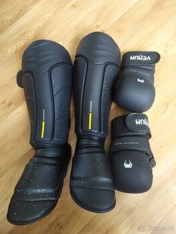 MMA rukavice a chrániče holení