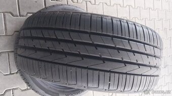 Prodám 2 x letní pneu Hankook 235/50/19