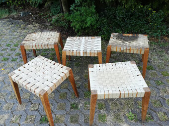 Staré dřevěné stoličky