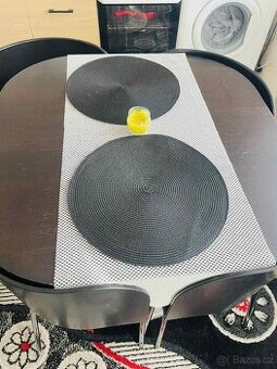 Jídelní stůl +komoda