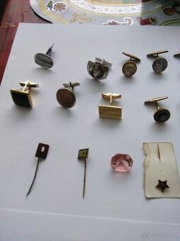 Prodám manžetové knoflíčky a odznáčky