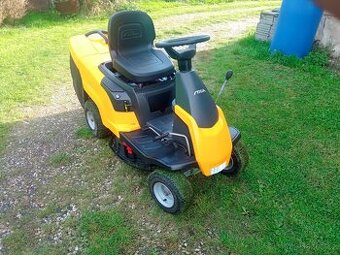 Zahradní traktůrek