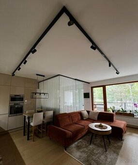 Skleněná příčka