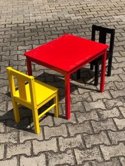 Stolek a židličky IKEA