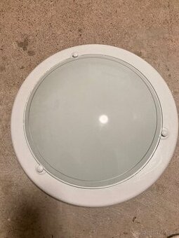 2 stropní svítidla