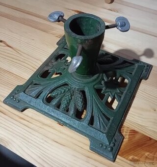 Prodám starožitný litinový stojánek na stromeček