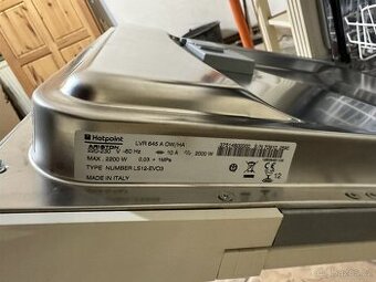 Vestavena mycka Ariston Hotpoint