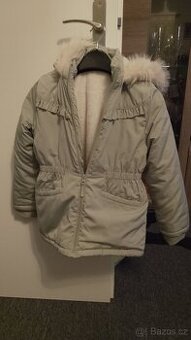 Zimní bunda pro dívky vel. 134 s kapucí a kožíškem
