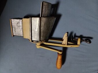 RETRO PORKERT kuchyňský mlýnek po babičce 60.léta