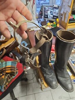 Jezdecké boty četnictva + ostruhy