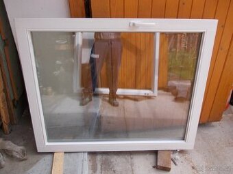 Dřevěné EURO okno s izolačním dvojsklem, sklopné dovnitř.