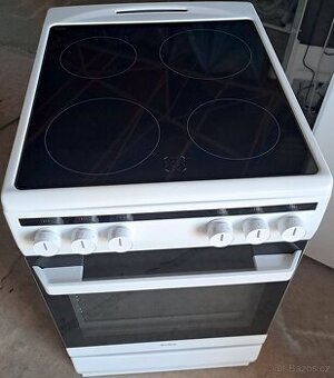 AMICA sklokeramický sporák, SHC 11542 W.