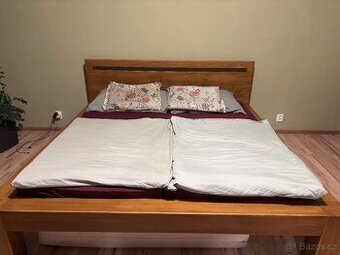 Postel a komoda z masivního dřeva - 1