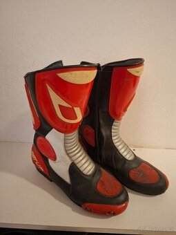 Motorkářské boty