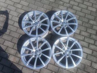 238. Originál Alu kola Audi R17