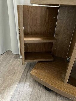 Podám televizní stole