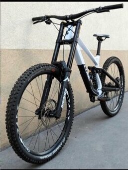 Sjezdové kolo Cube two