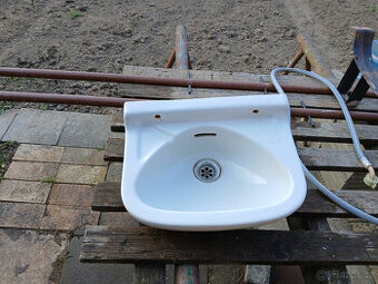 stary umyvadlo