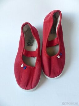 Cvičky, jarmilky, červené, vel. 35, stélka 21 cm