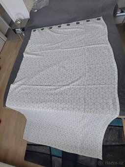 2 Závěsy s kovovými kroužky