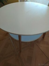 Konferenční stolek výška je 45cm šířka je 80 cm