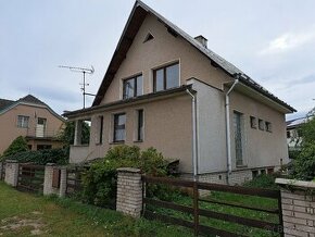 Rozlehlý rodinný dům240m2, dispozice 6+kk / Městec Králové