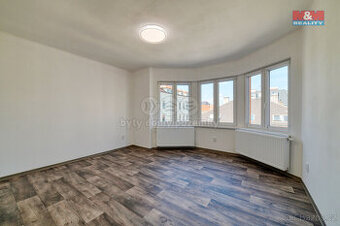 Prodej bytu 4+1, 121 m², Cheb, ul. Májová