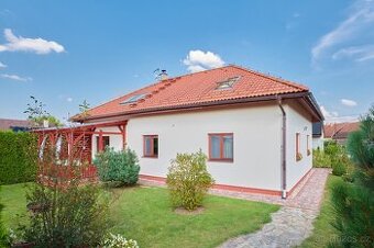 Rodinný dům ve Velké Hraštici – Perfektní bydlení nedaleko P - 1