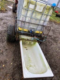 Voznice na vodu, napajecka