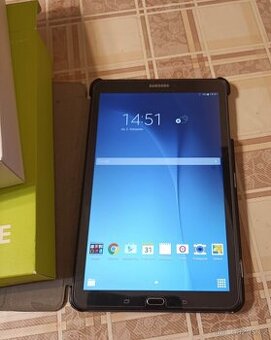 TABLET Samsung Galaxy Tab 10" Wi-Fi s pouzdrem