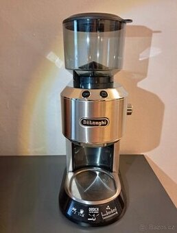 Mlýnek na kávu Delonghi KG520M