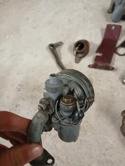 Jawa 550 karburátor
