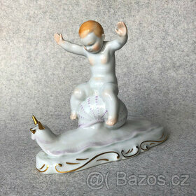 Chlapec jedoucí na šneku - Herend porcelán - 1960-69