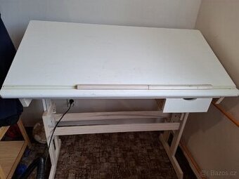 Rostoucí dětský psací stůl + komoda