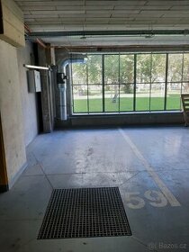 Garážové stání pro nabíjení elektrovozidla