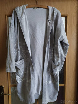 DÁMSKÁ BAVLNĚNÁ DELŠÍ MIKINA S KAPSAMI A KAPUCÍ VEL.46/48