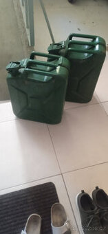 Plechové kanystry 20l - 1987