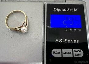 Zlatý dámský prsten s perlou– zlato 585/1000 (14 kt) 2,95 g