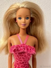 Barbie v plavkách