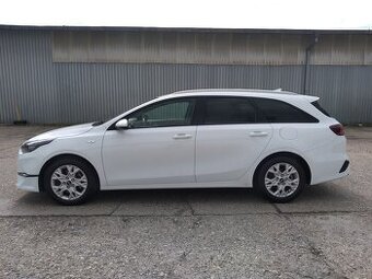 2022_KIA Ceed combi 1.5 turbo_1.maj.SR_237.000Kč netto_