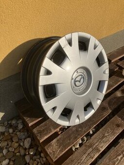 Sada plechových disků R15 s plastovými poklicemi Mazda