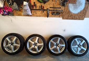 Škoda Octavia Ronal 225/45 R17 ET45,pneu 6,7mm,DOT 0323 TOP