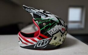 Karbonová integrální helma Troy Lee Designs D2 velikost M/L