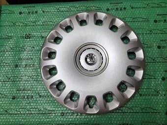 16 kryt kola (poklice) Škoda Superb I