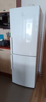 Lednice s mrazákem Electrolux EN3201MOW, kombinovaná