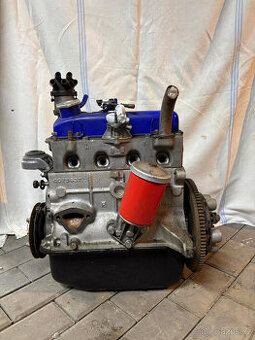 fiat 600 motor + díly (prodam jako celek)