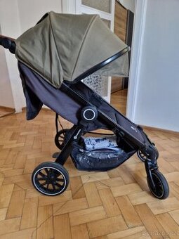 Kočárku PETITE&MARS