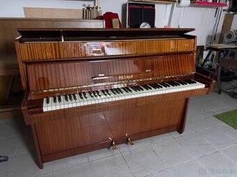 Petrof 105