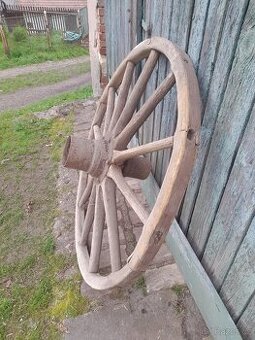 Historické loukoťové kolo ze žebřiňáku